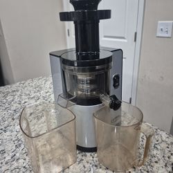 Omega Juicer (VSJ843Q) - $149 - Excellent Condition