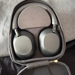 Sony Xm5 Like New Barely Used 