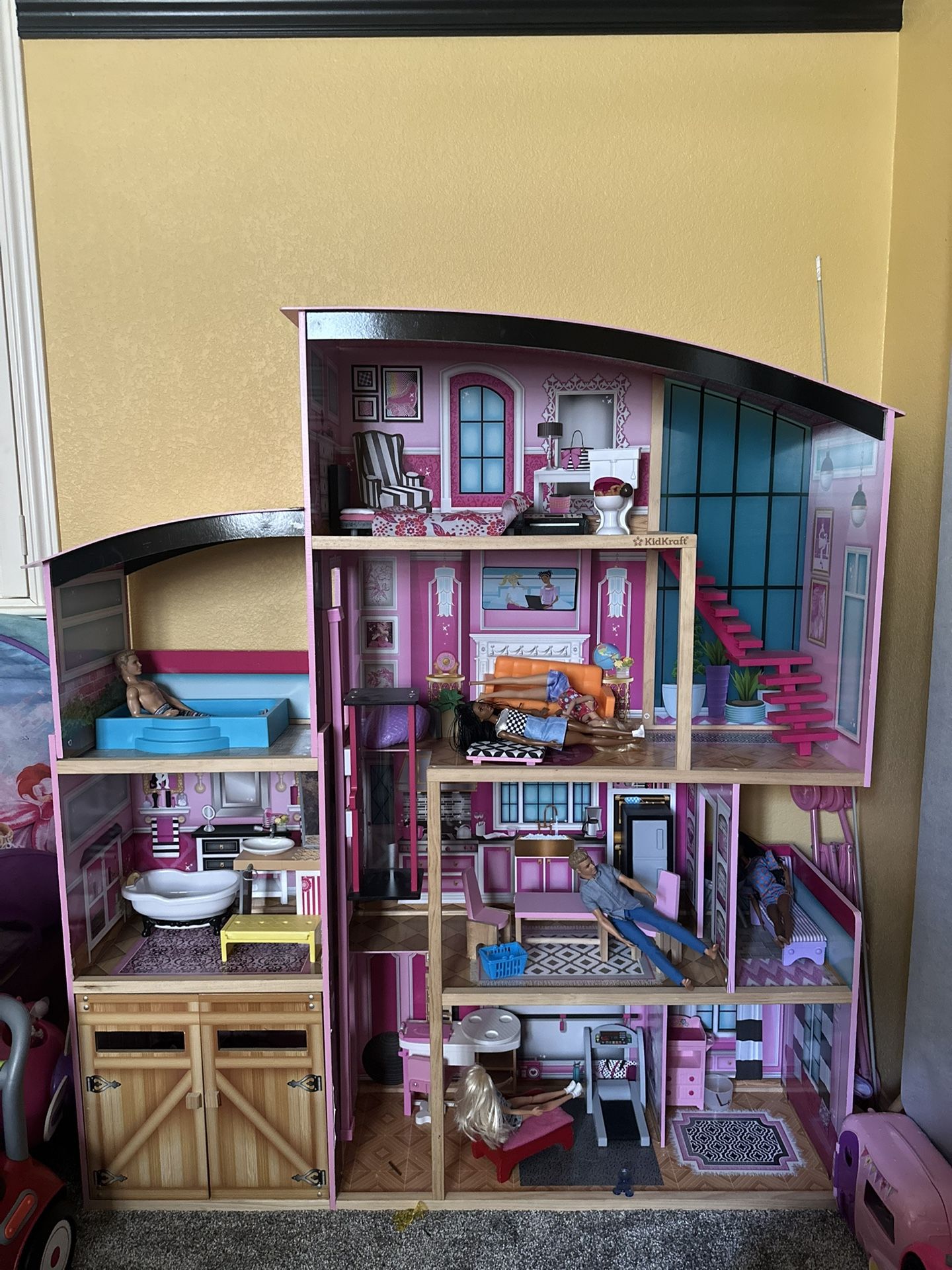 Big BarbieDollHouse