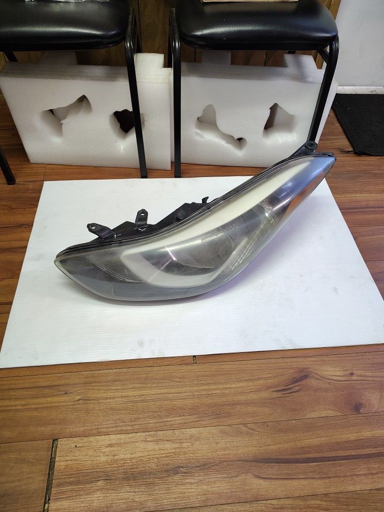 14-16 Hyundai Elantra Headlight Assembly