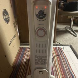 Delonghi TRD0715T Oil-Filled Radiator Heater