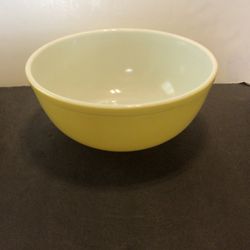 Vintage Pyrex 4Qt. Yellow Bowl #404