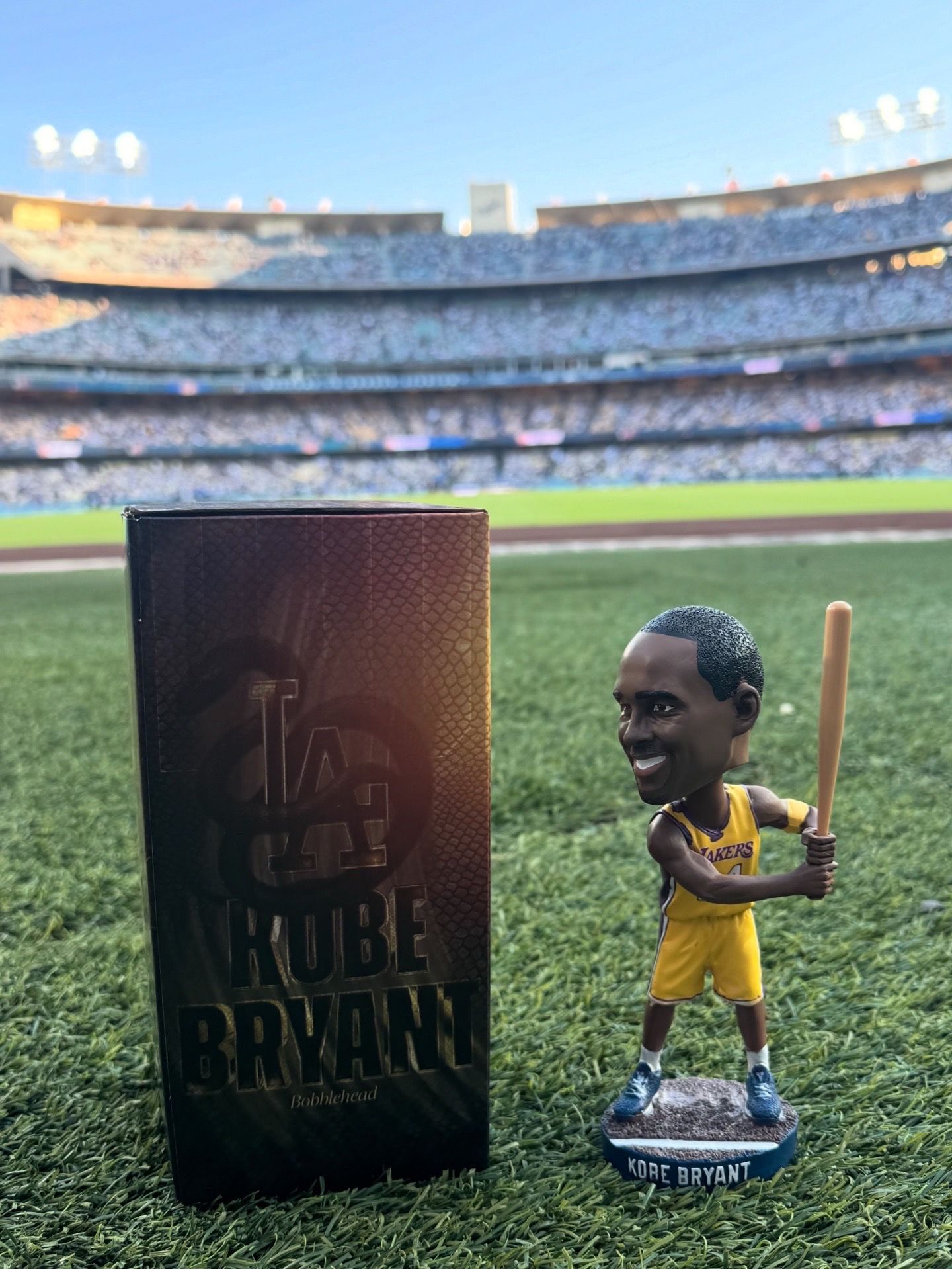 Dodgers bobblehead SGA Kobe Bryant