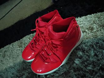 Jordan 11s size 6y