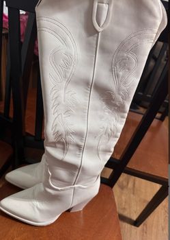 Size 9 women’s boots