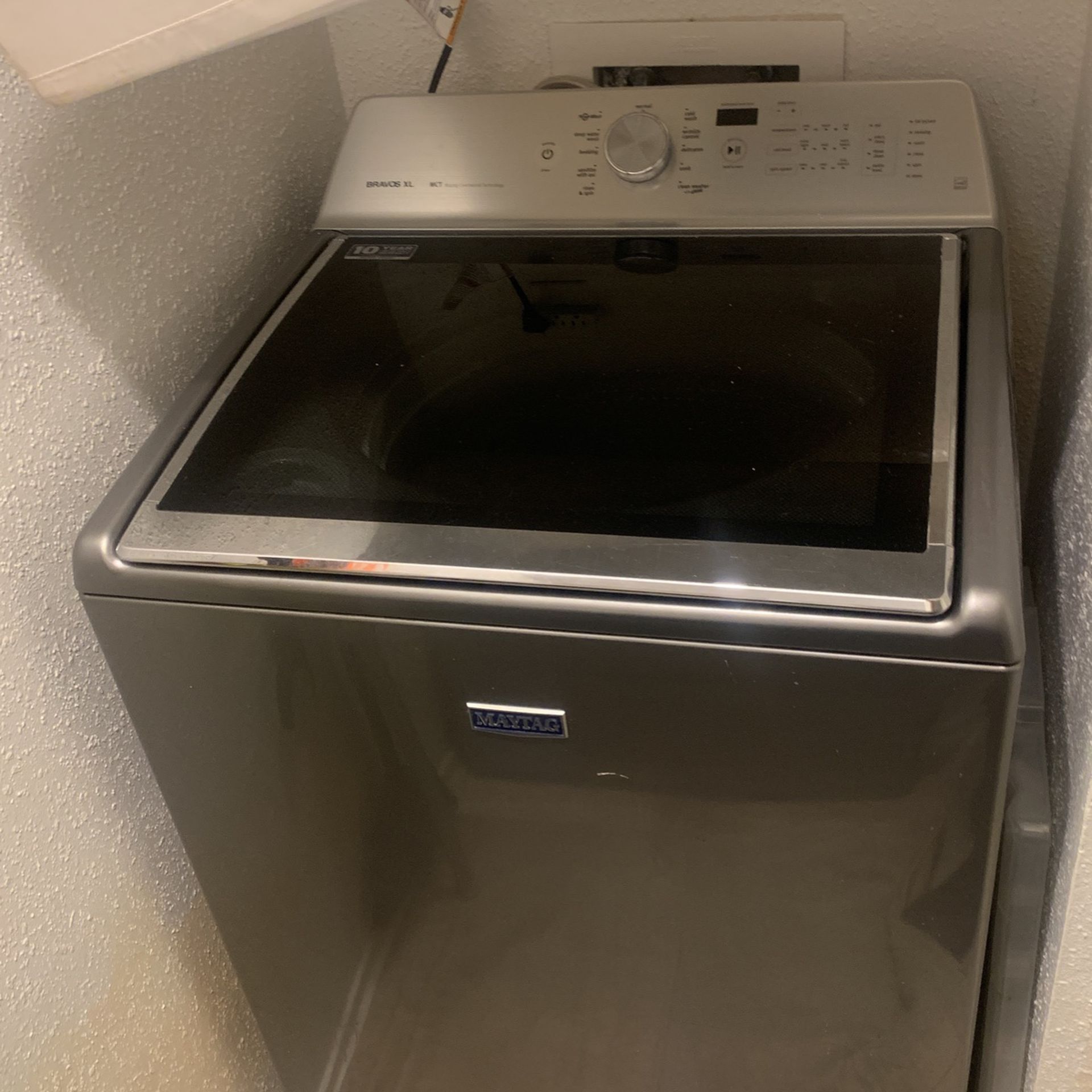 Maytag BRAVOS XL washer and dryer Set. In Good Condition, Metallic Gray