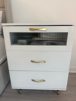 Combo: 2 mesitas de noche , mesa comedor, y dos sillones