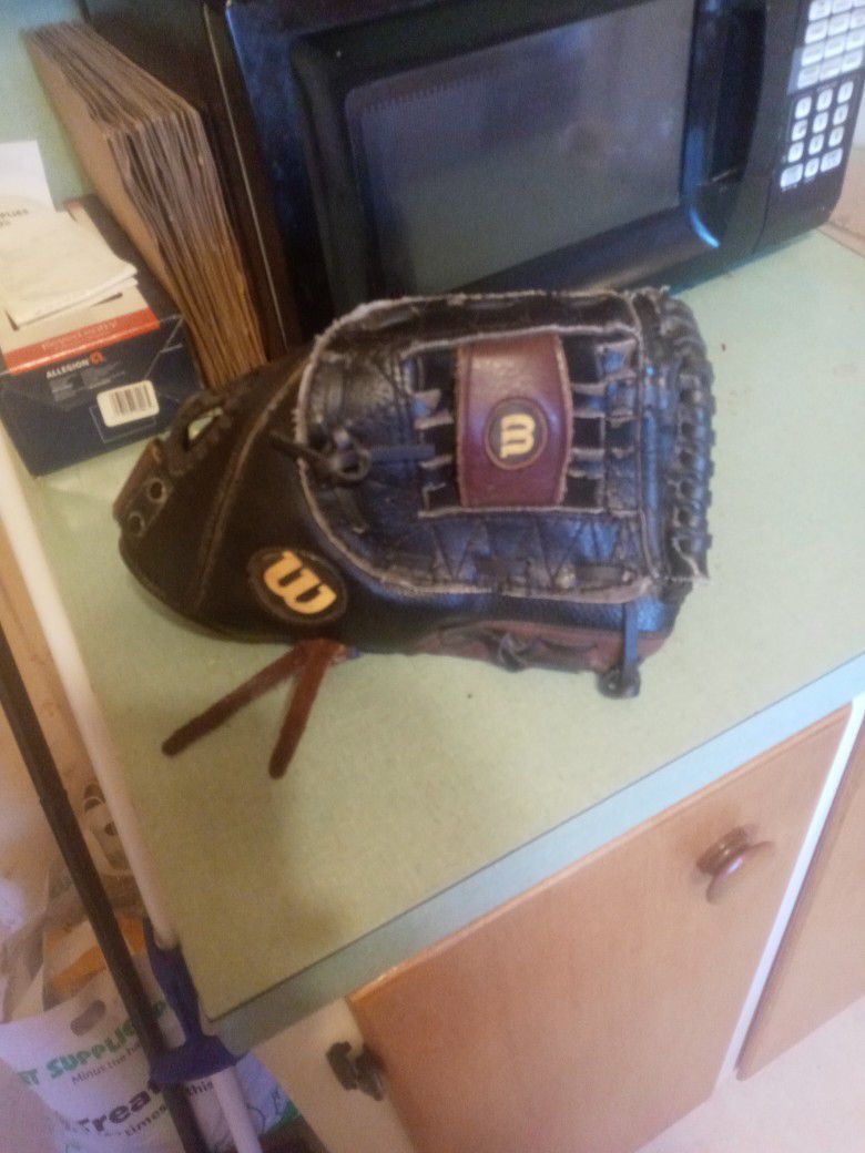 Wilson Baseball Glove
