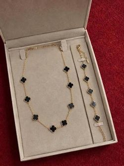 Stainless Steel Clover/Flower Necklace and Bracelet Set