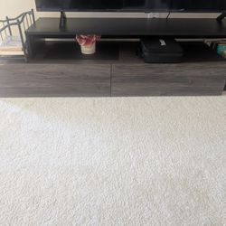 TV STAND/ Fits TV screen up to 80-inch