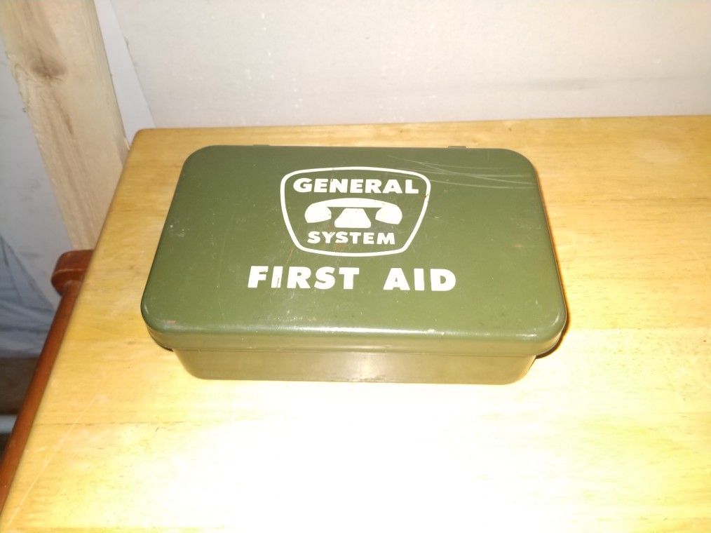 Rare Vintage General Systems First Aid Kit