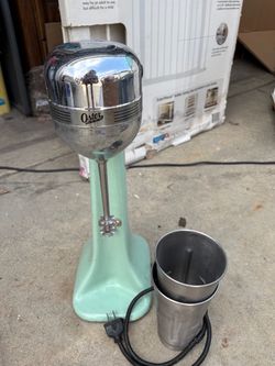 Oster milkshake mixer with two cups . Works.. Vintage