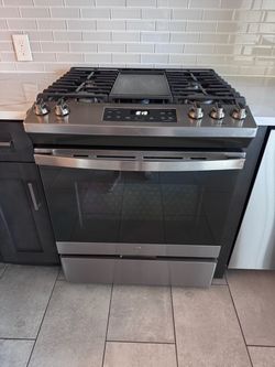 GE® 30" Stainless Steel Slide In Gas Range