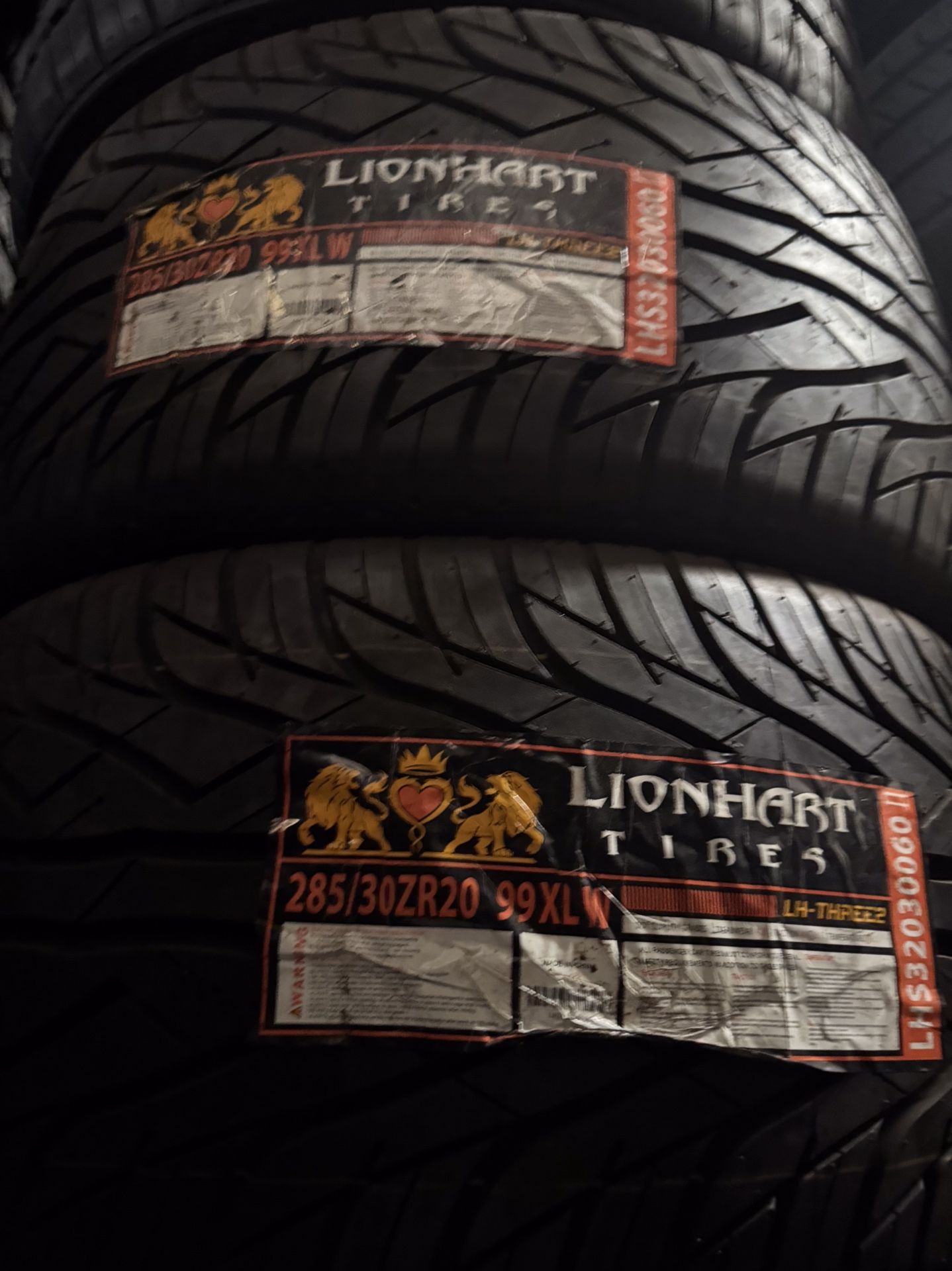 285/30R20 Lionhart Tires 