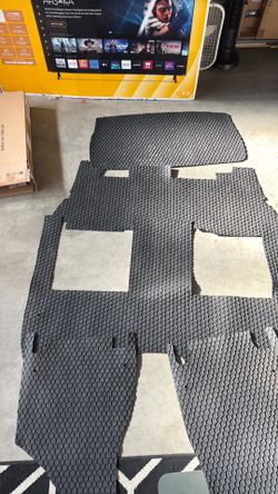 Chrysler Pacifica Hybrid all weather mats lightly used