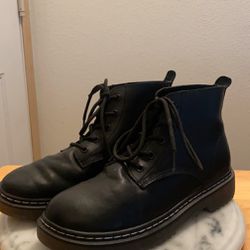 womens size 7.5 shoes/boots 