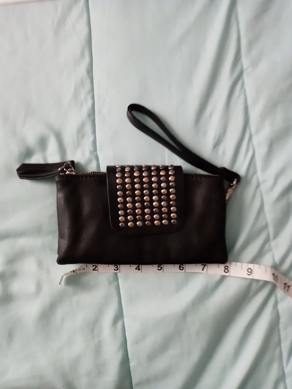 Wristlet purse