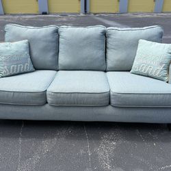 Stunning Upscale Pottery Barn Coastal Queen Sleeper Sofa(Mattress Never Used)