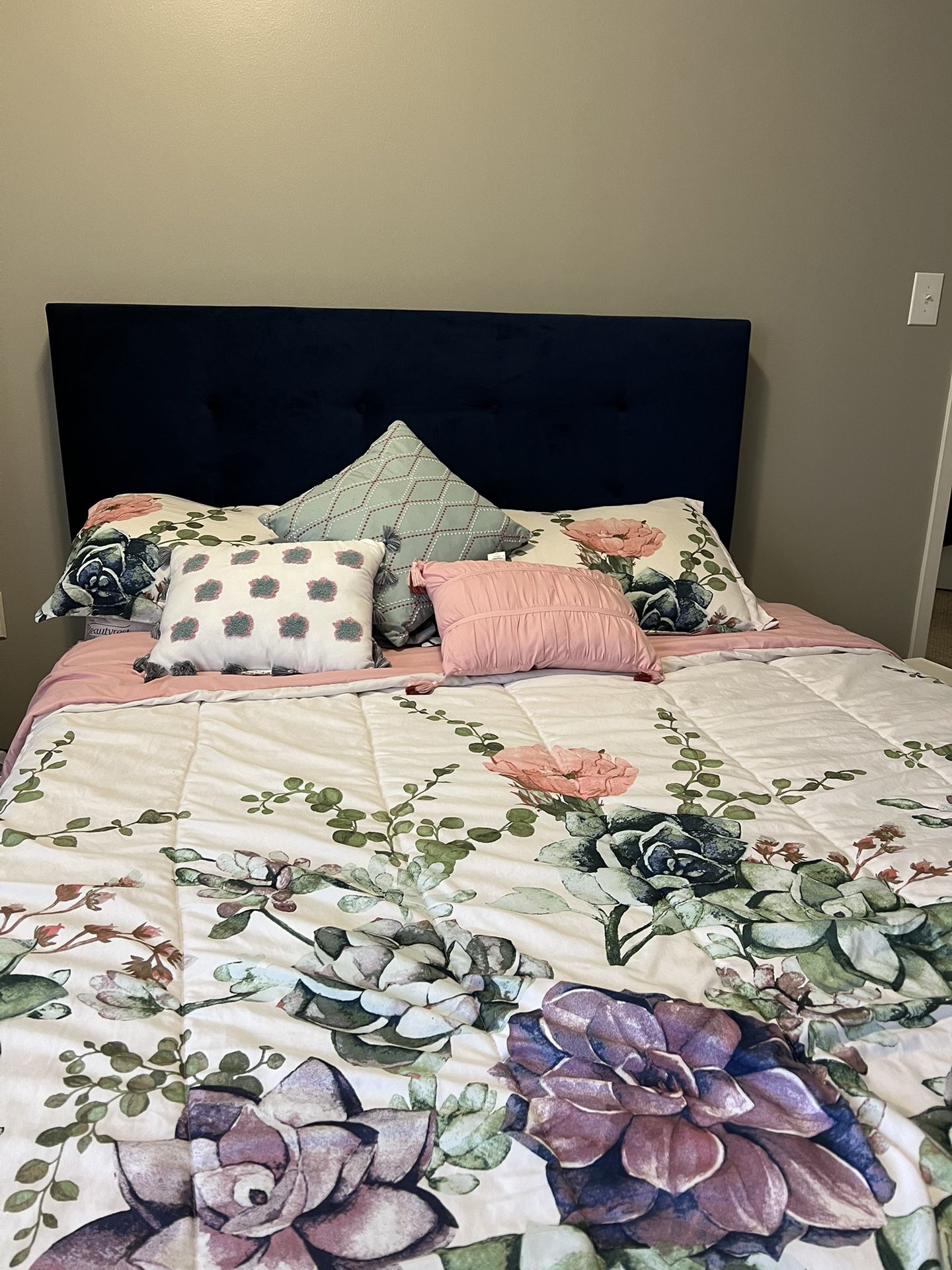 Queen bed Frame +mattress