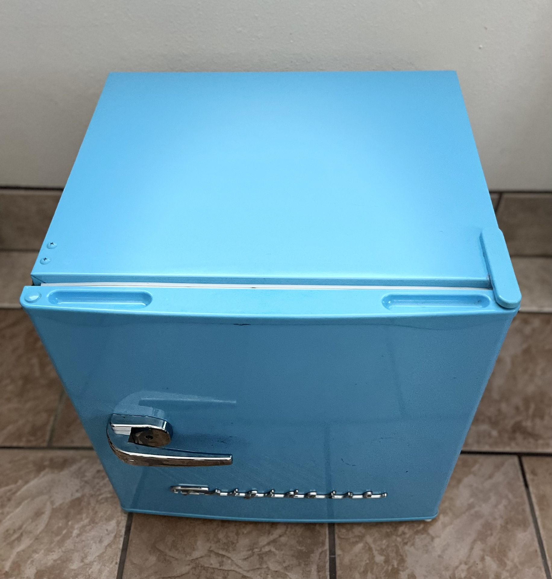 Retro Mini Fridge for Sale in Grapevine, TX OfferUp