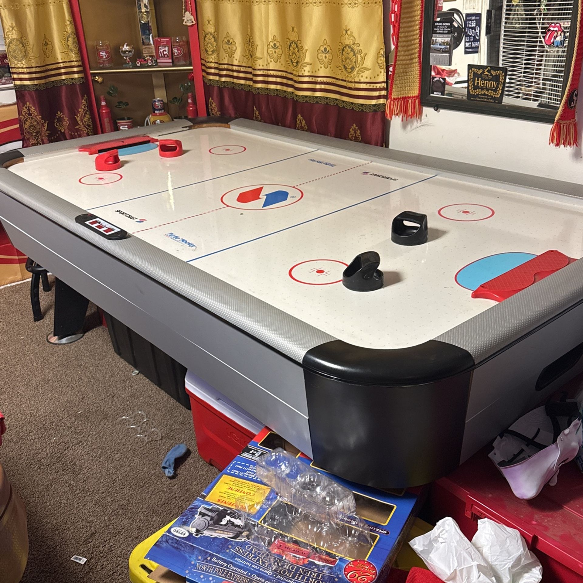 Air Hockey Table