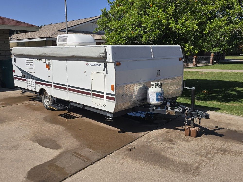 2006 Fleetwood Niagra Highwall Popup