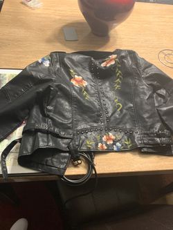 Leather jacket xxl fit like xl