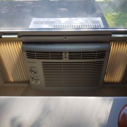 FRIDGIDARE AIR CONDITIONER 5,000 BTU