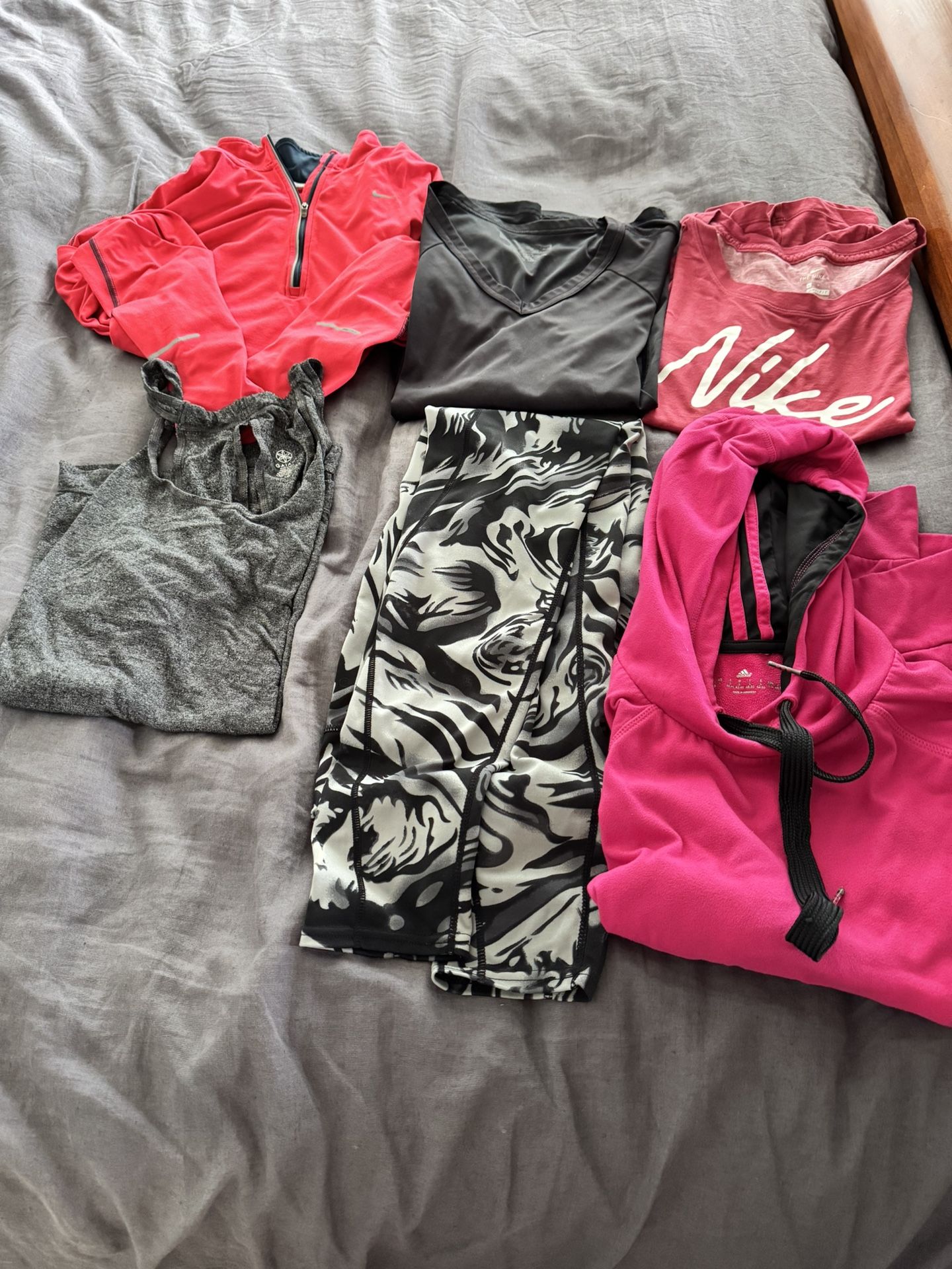Women’s Exercise Clothes Size Large Take All For $15