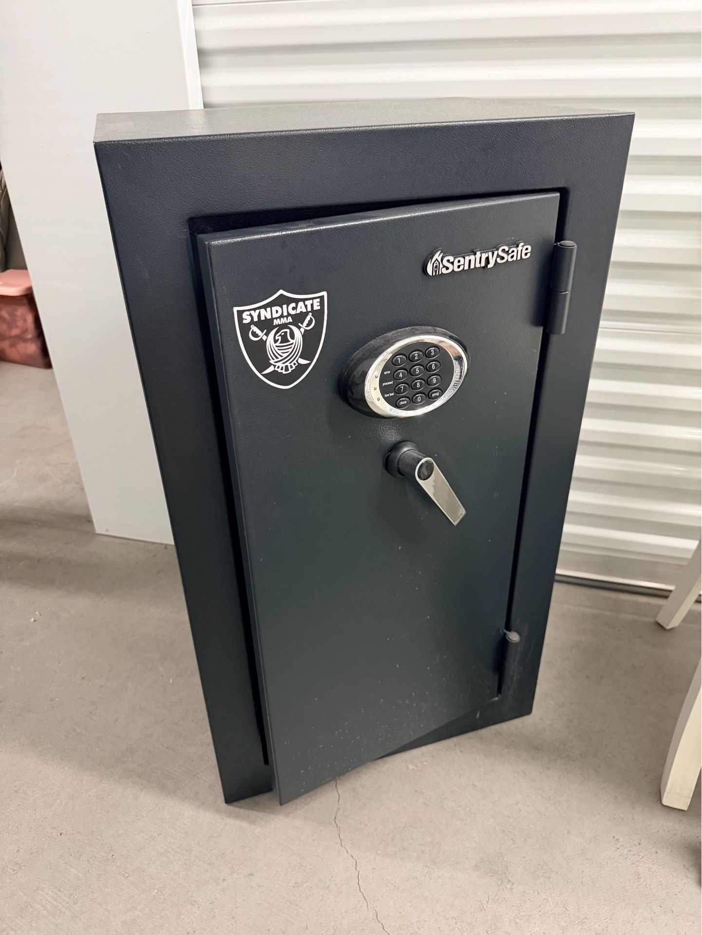 Sentry Safe Metal Rusted sentry safe for Sale in Las Vegas, NV - OfferUp