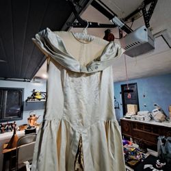 Antique Ivory Wedding Dress