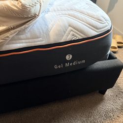 King Suze Bed with Frame and Gel Mattress