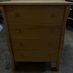 Wooden 4 drawer dresser