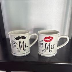Mr and Mrs Mug Set