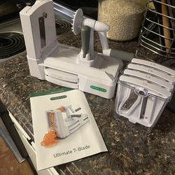 Spiralizer Ultimate 7-Blade Vegetable Spiralizer – Complete Set – Stainless Steel Blades