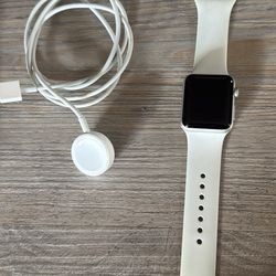 Excellent condition Apple Series 3 Watch with brand new bands