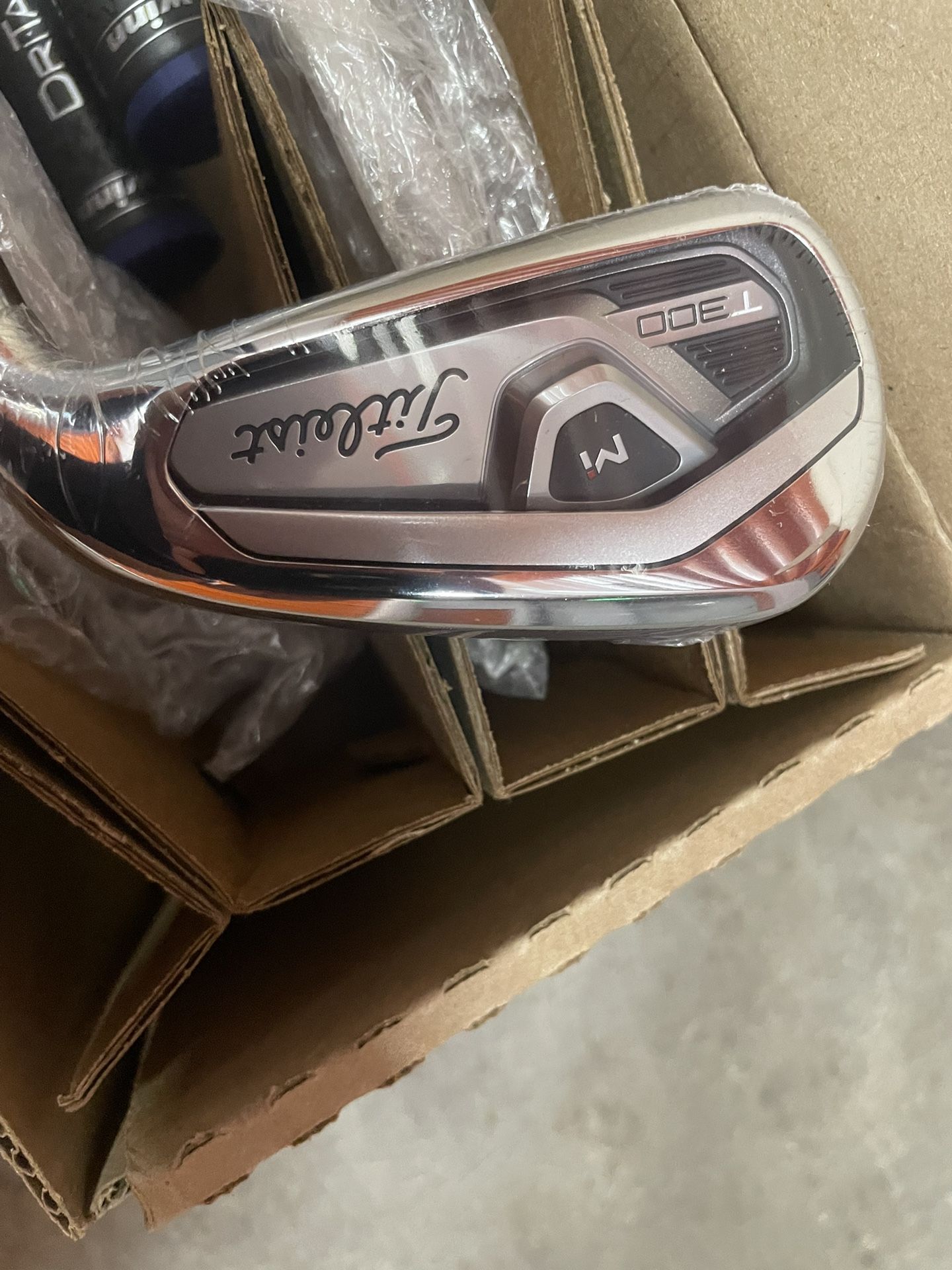 Brand New Titleist T300 Irons Set 4-pw RH Extra Stiff