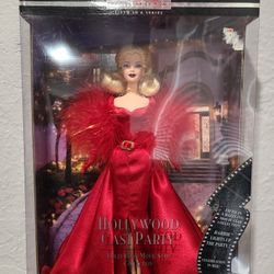 Hollywood Cast Party Fifth In A Series Collector Edition Hollywood Movie Star Collection NRFB.  The doll is beautiful with her old Hollywood style