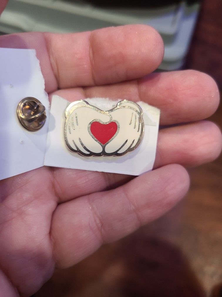 Mickey Heart Hands Individual Pin Disney Park Trading Pins