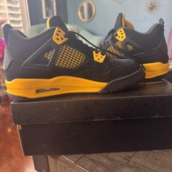 Jordan 4 Retro Thunder 