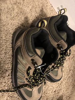 Boys boots size 1 new!!