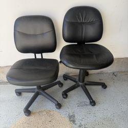 2 Desk Chairs 