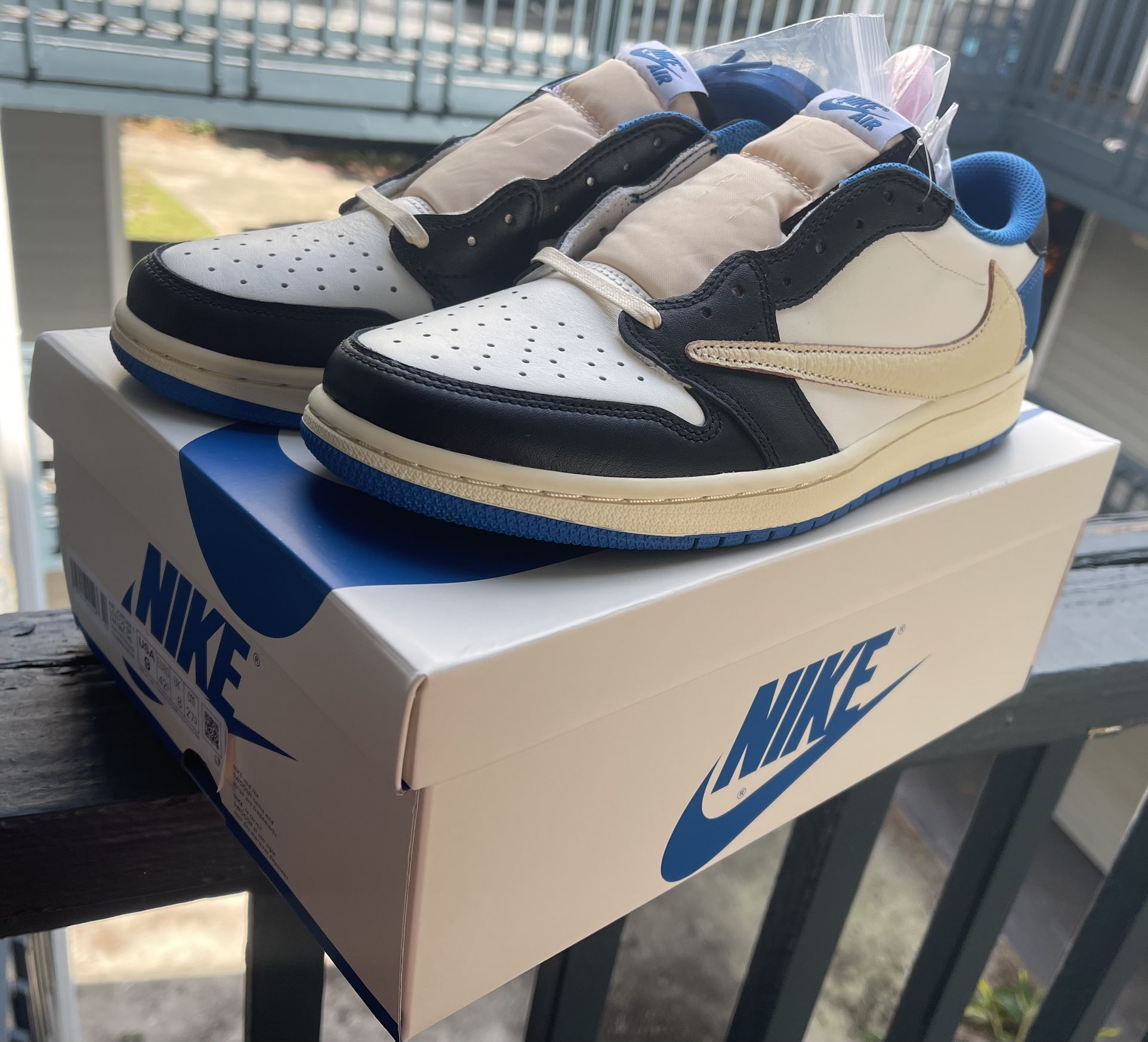 DS Travis Scott/ Fragment Jordan 1 Low Sz 9