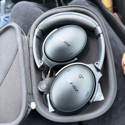 Bose QuietComfort Headphones LIKE NEW 