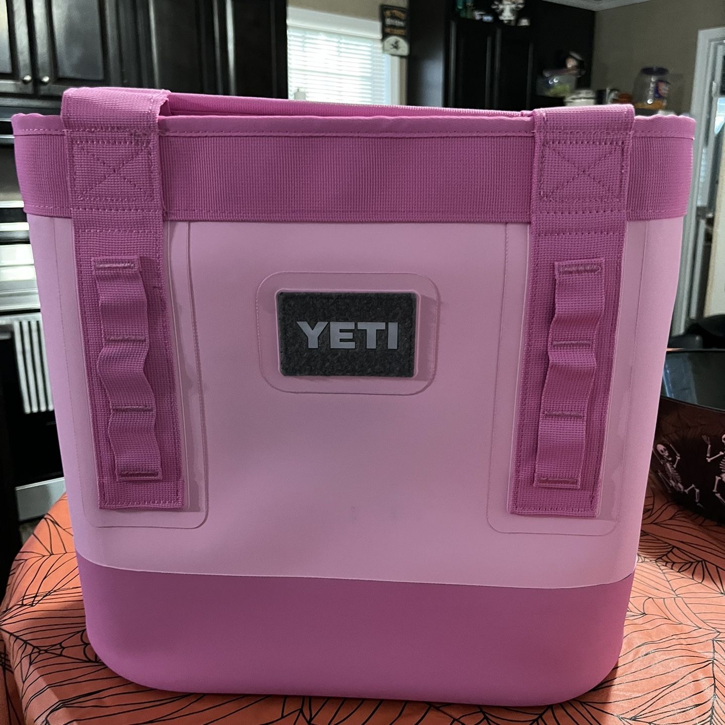 pink yeti tote bag Camino Zip 18L Carryall Power Pink/Aspen Designed for everyday carry Pink Yeti Camino 20 Carryall