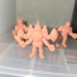 M.u.s.c.l.e Figures Complete Set. With Satan Cross And Poster 