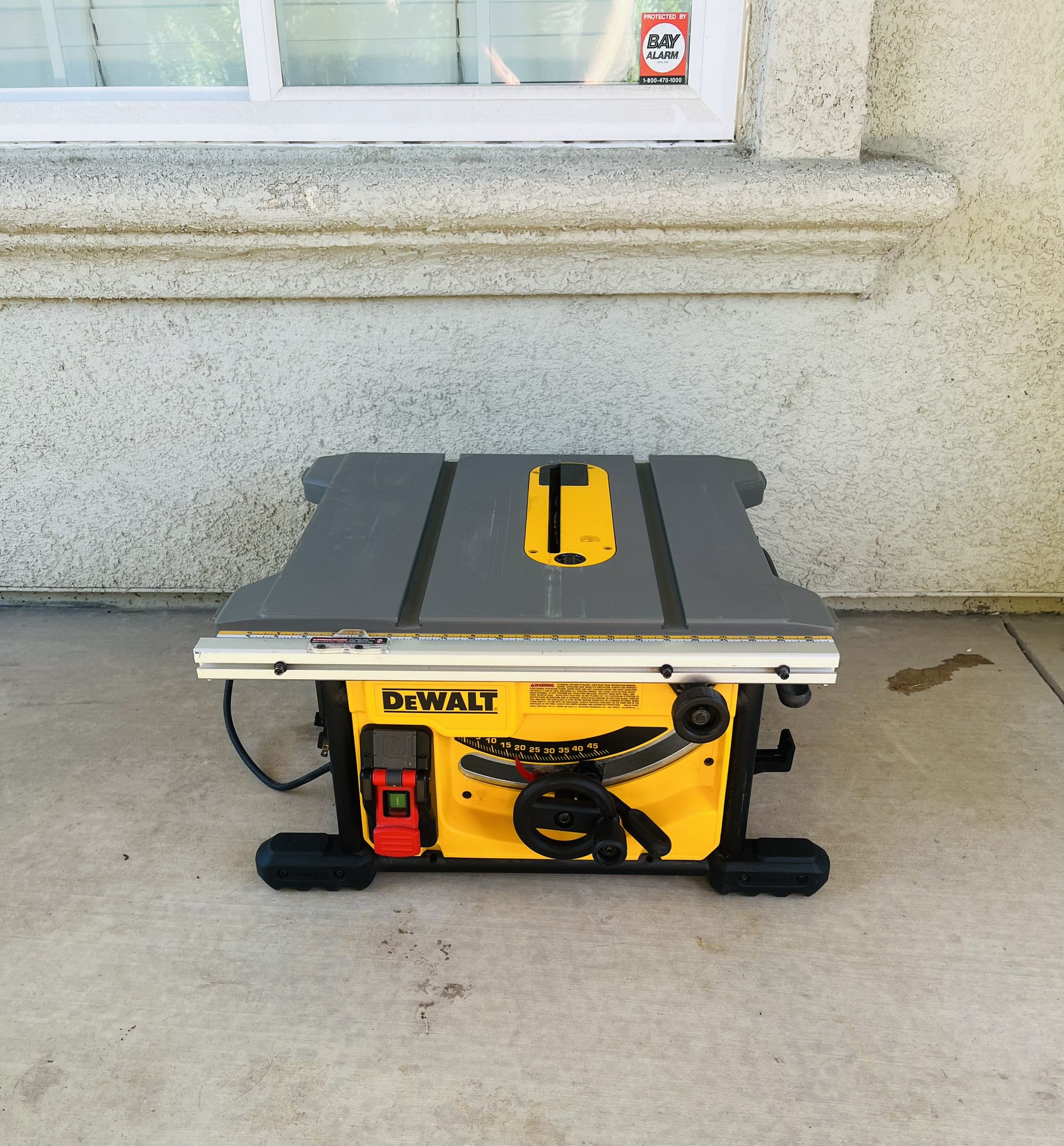 DEWALT 8.25-in Portable Jobsite Table Saw (Tool only) No fence or Guard included