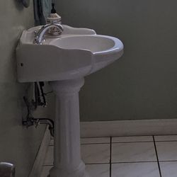 FREE pedestal Sink