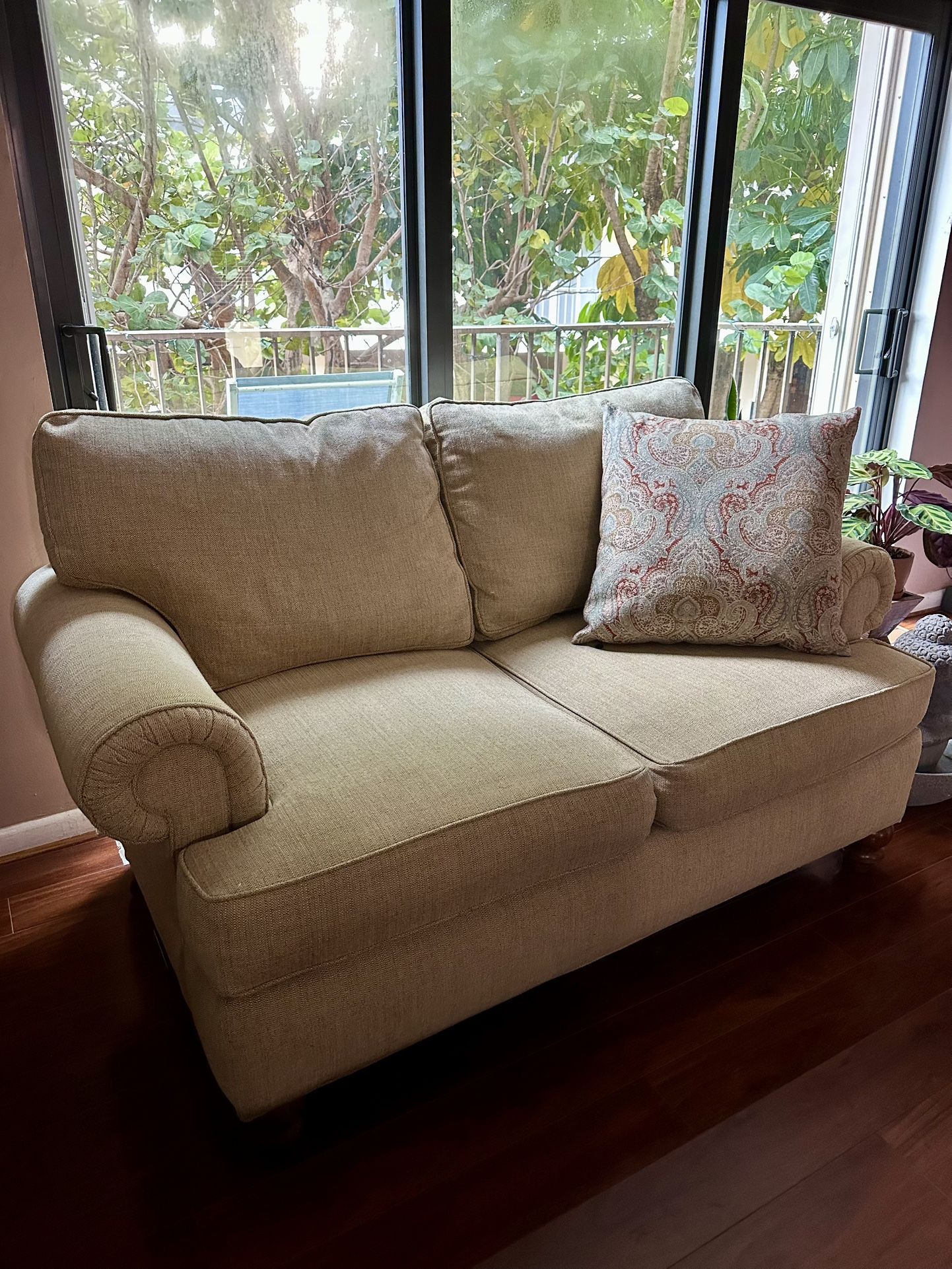 Love Seat, Super Comfortable and Clean