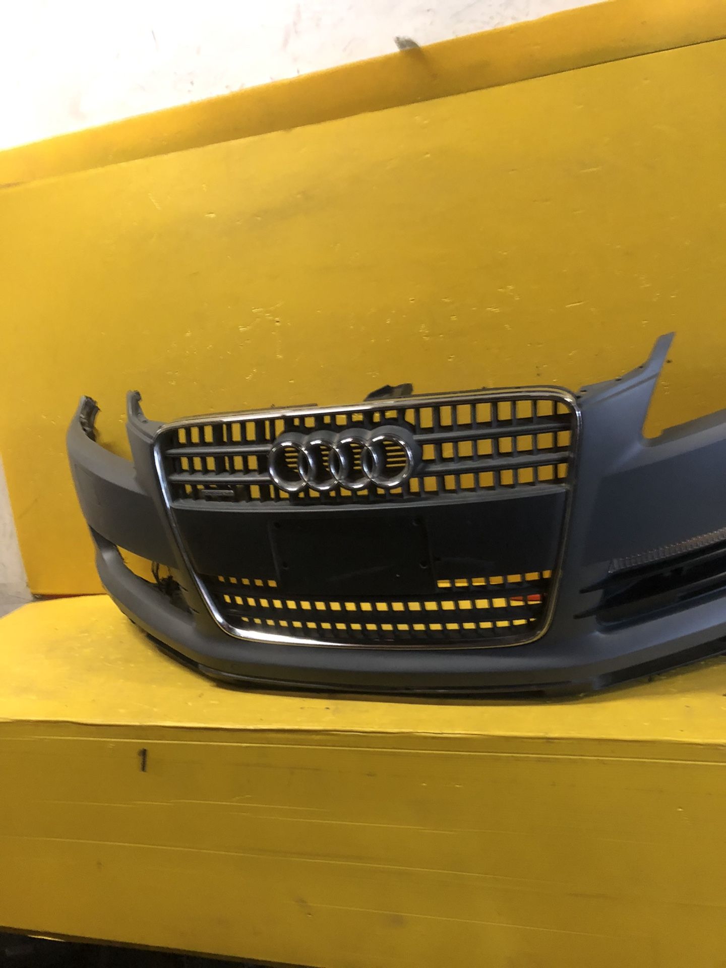 2007-2008-2009-Audi Q7 Front Bumper Cover OEM 